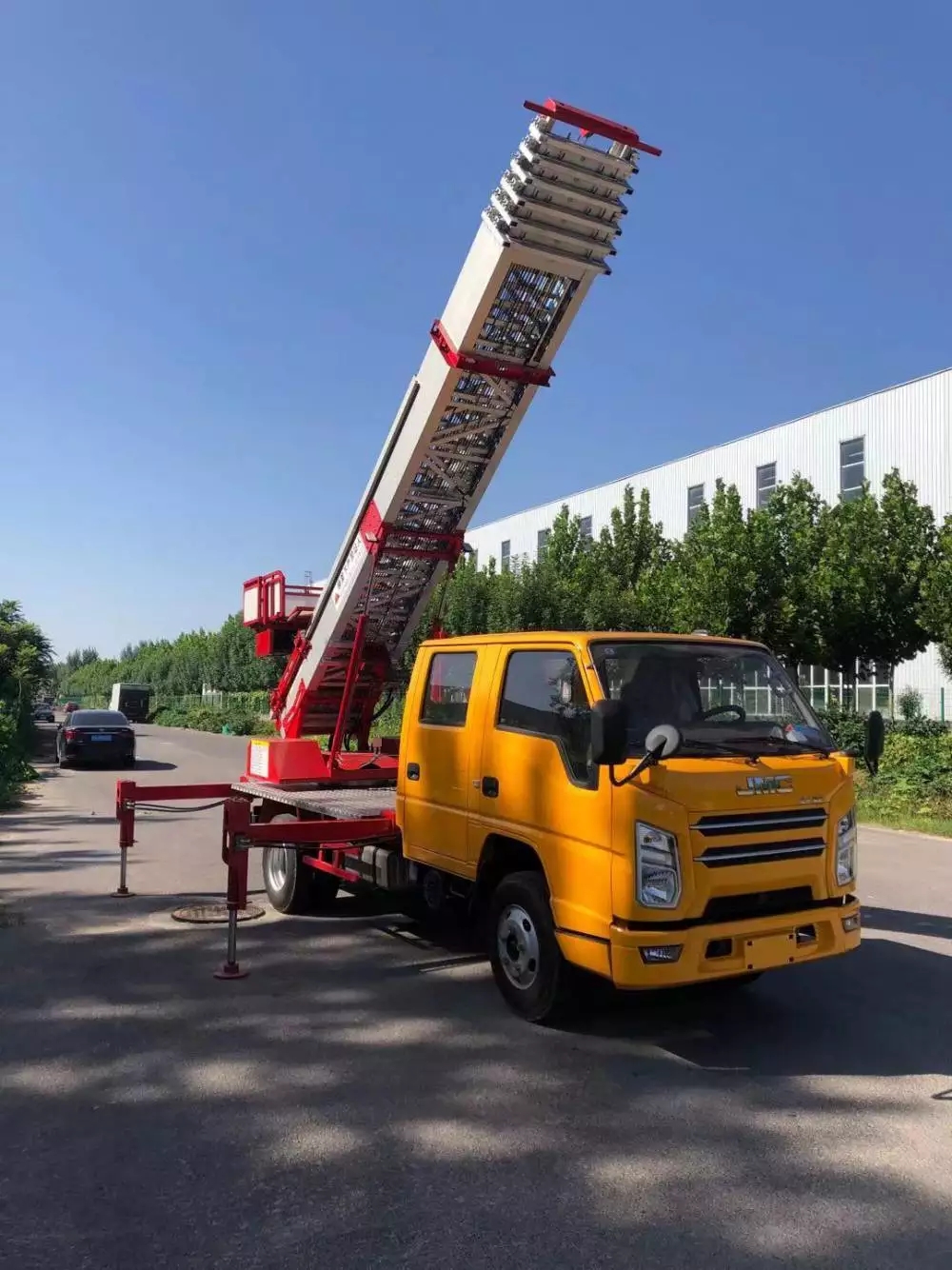 新晃附近的云梯车出租服务：轻松解决高空作业需求