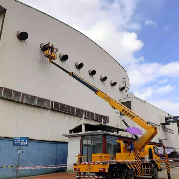 新晃高空作业车出租服务：专业广告牌安装解决方案