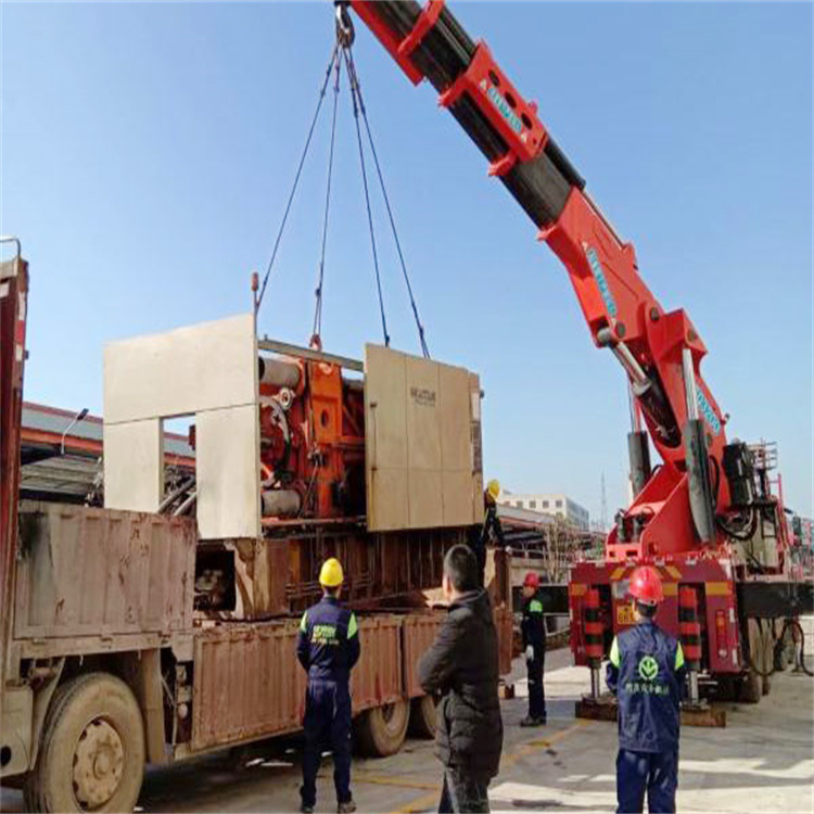 新晃折臂随车吊出租