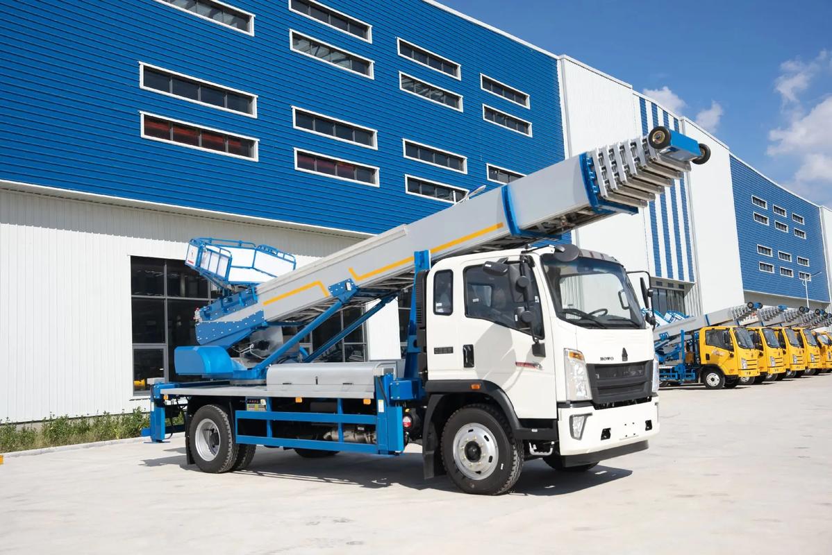 新晃出租云梯车高空作业车 建筑垃圾搬运